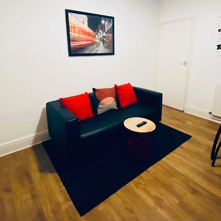 Spacious Four Bedroom Home 3 Bathrooms - Coventry Exteriör bild