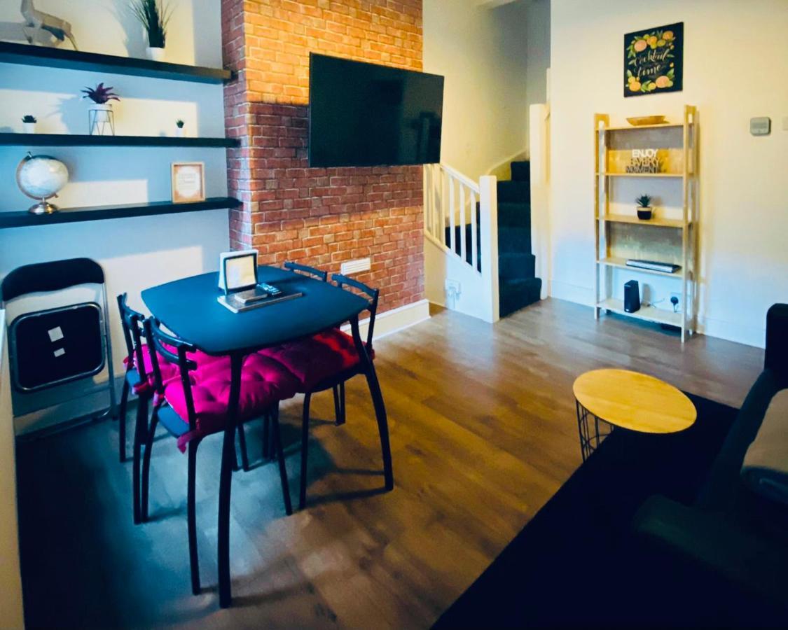 Spacious Four Bedroom Home 3 Bathrooms - Coventry Exteriör bild