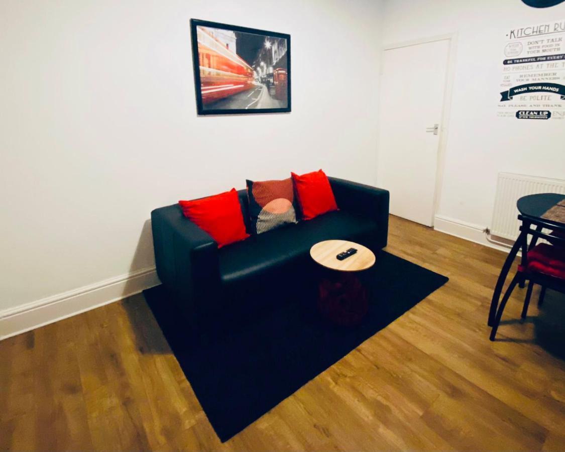 Spacious Four Bedroom Home 3 Bathrooms - Coventry Exteriör bild