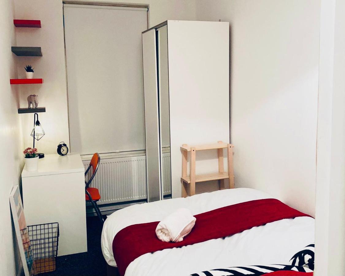 Spacious Four Bedroom Home 3 Bathrooms - Coventry Exteriör bild