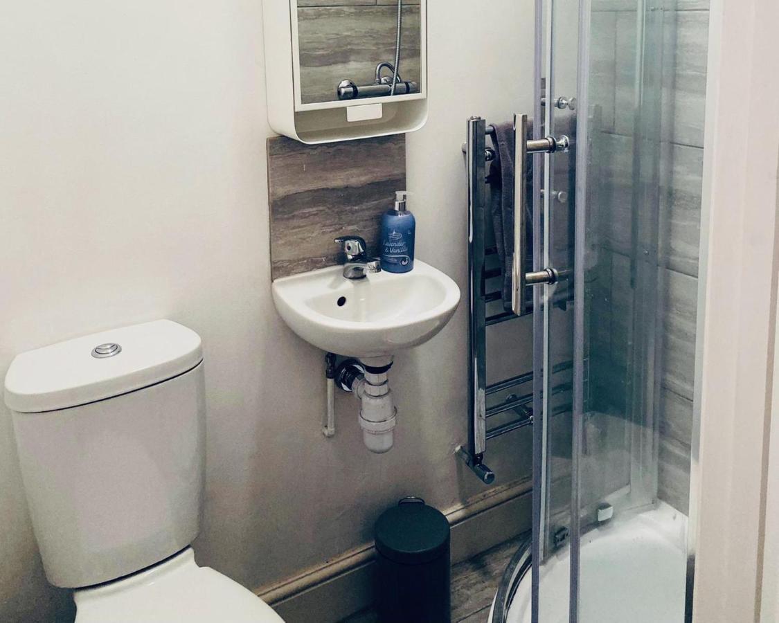 Spacious Four Bedroom Home 3 Bathrooms - Coventry Exteriör bild