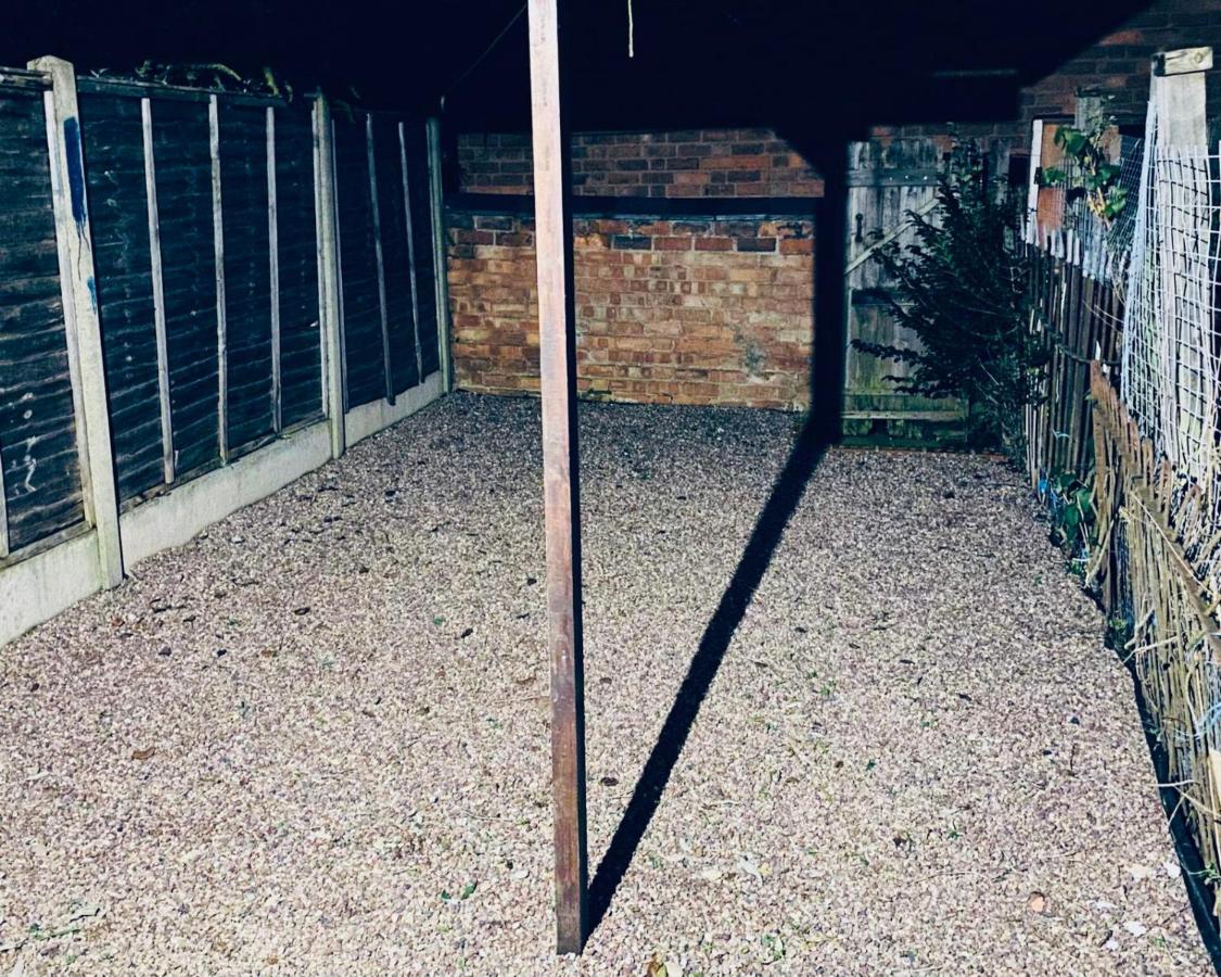 Spacious Four Bedroom Home 3 Bathrooms - Coventry Exteriör bild