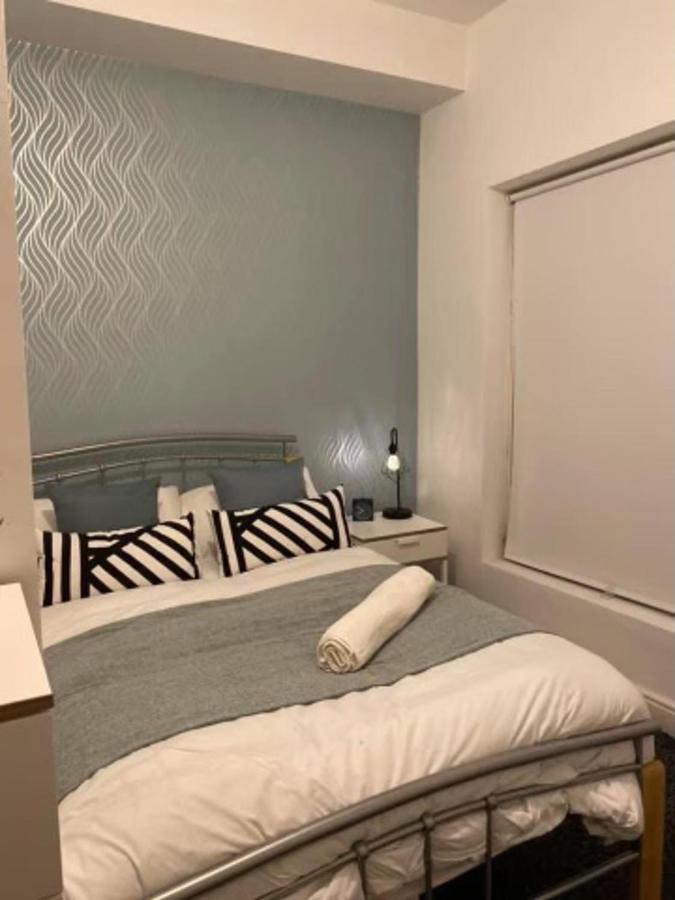 Spacious Four Bedroom Home 3 Bathrooms - Coventry Exteriör bild