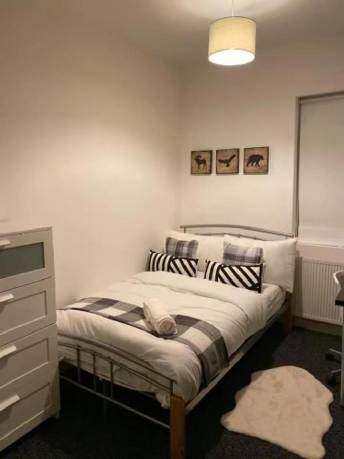 Spacious Four Bedroom Home 3 Bathrooms - Coventry Exteriör bild