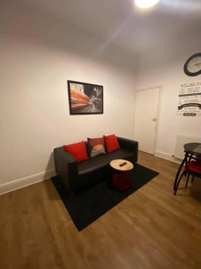 Spacious Four Bedroom Home 3 Bathrooms - Coventry Exteriör bild